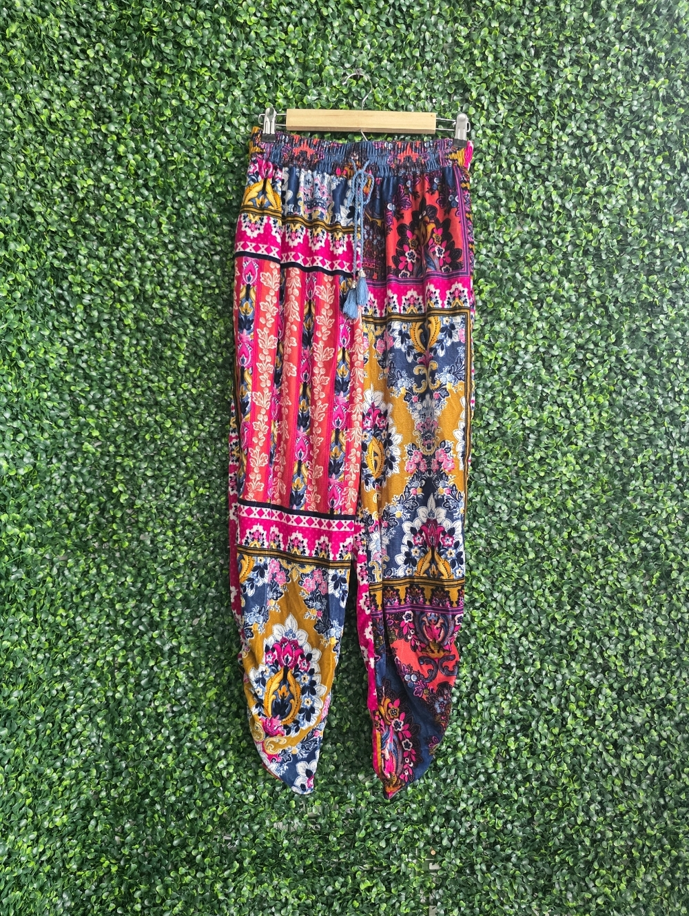 Anthropologie Women's Velvet Multicolors Pants Size XS.